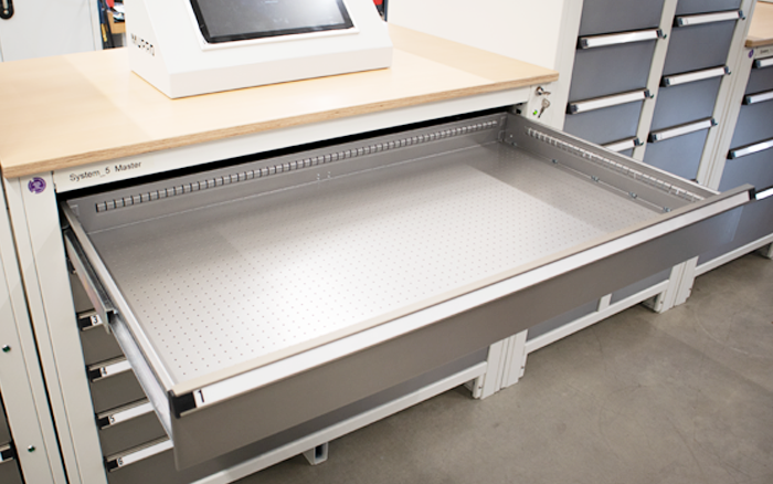 Schlüsselverwaltung Schrank Schublade geöffnet