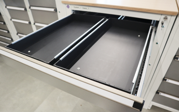 Schlüsselverwaltung Schrank Schublade geöffnet