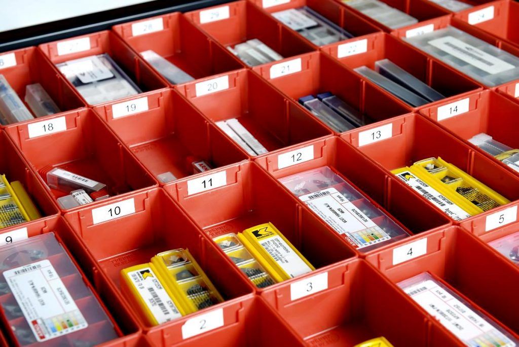 Die Fächer des Betriebsmittelausgabesystems WS 8/600 lassen sich individuell anordnen